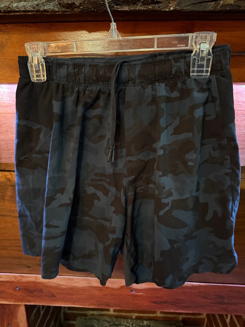 Lululemon Men Lined 5” Black/Navy Camo Running Shorts, Size Small